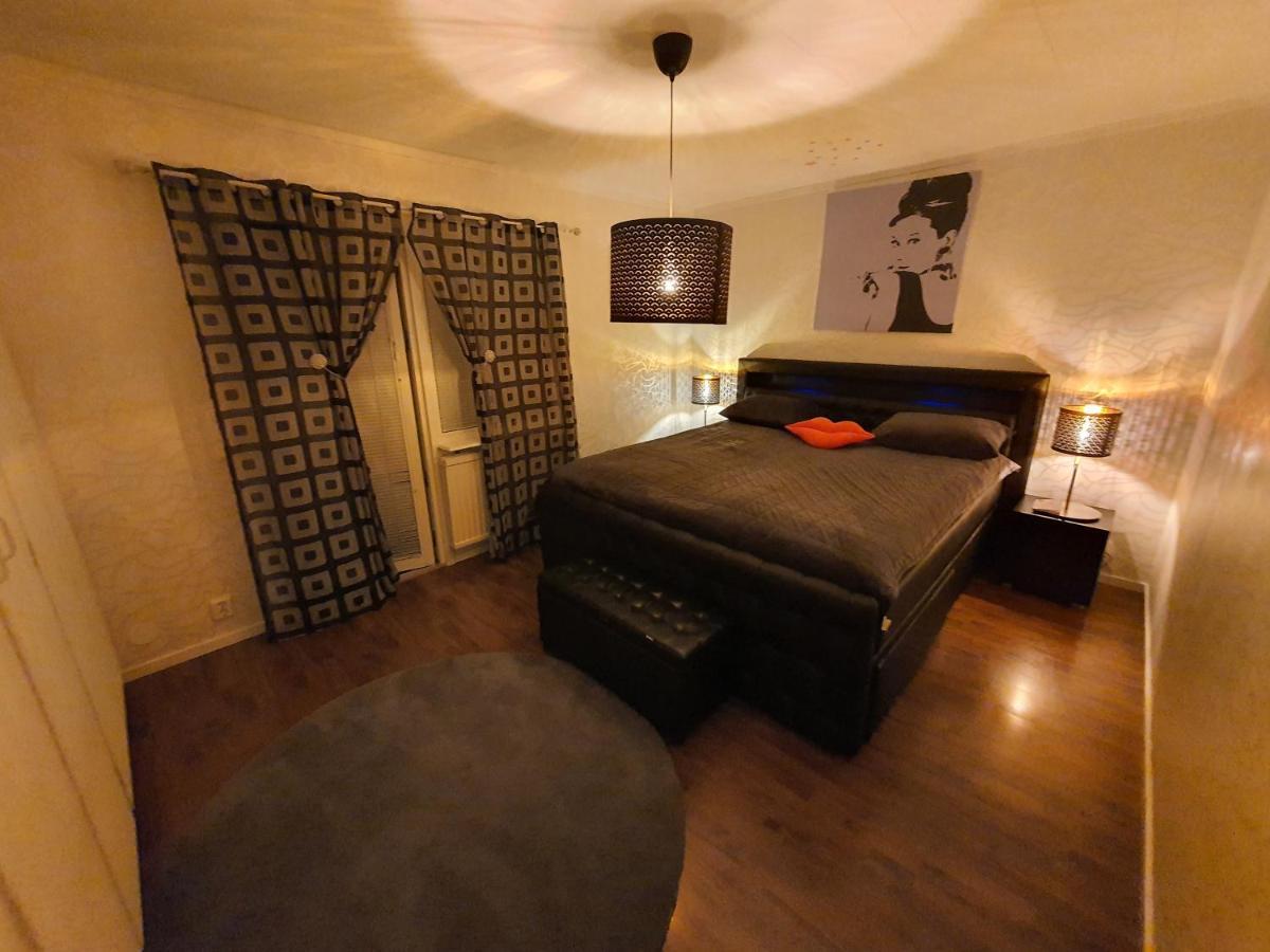 "Klippstigen" Villa For 10 Persons With Massage Chair, Sauna And Billiard Table Hultsfred Exterior foto